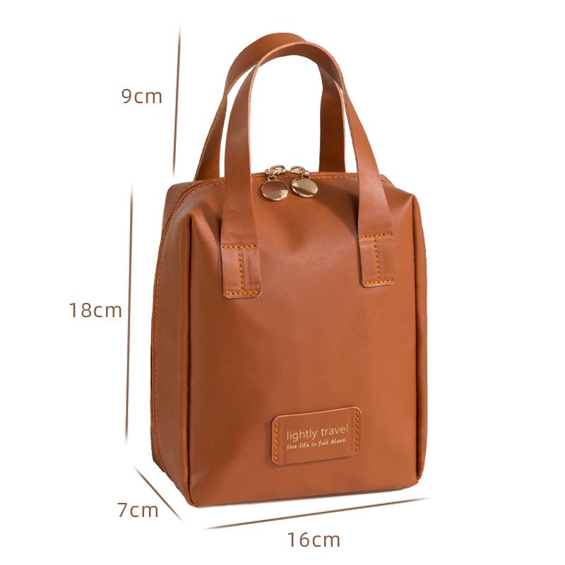 Вместительная женская переносная косметичка